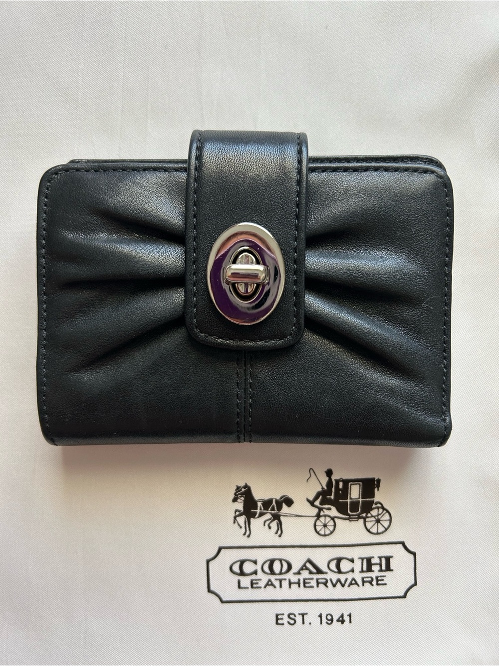 🖤Coach🖤 Black Leather Turnlock Wallet w/ Silver Hardware